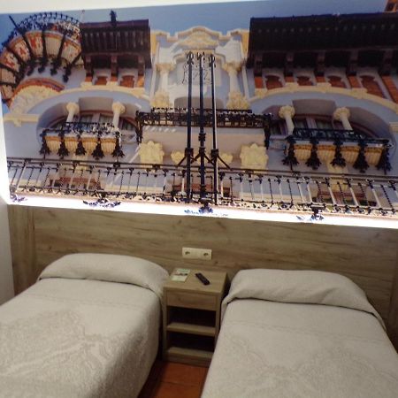 Hostal Serruchi Teruel Bagian luar foto