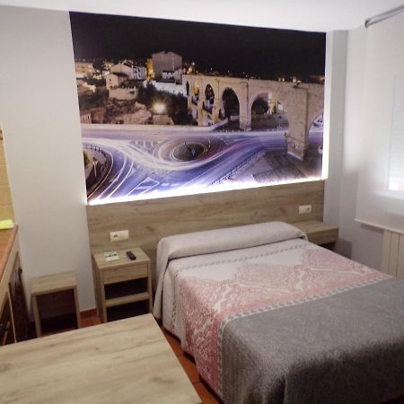 Hostal Serruchi Teruel Bagian luar foto