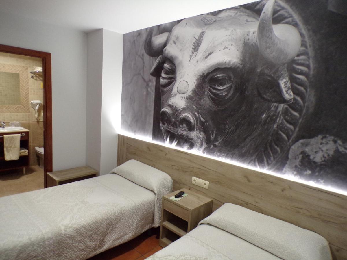 Hostal Serruchi Teruel Bagian luar foto