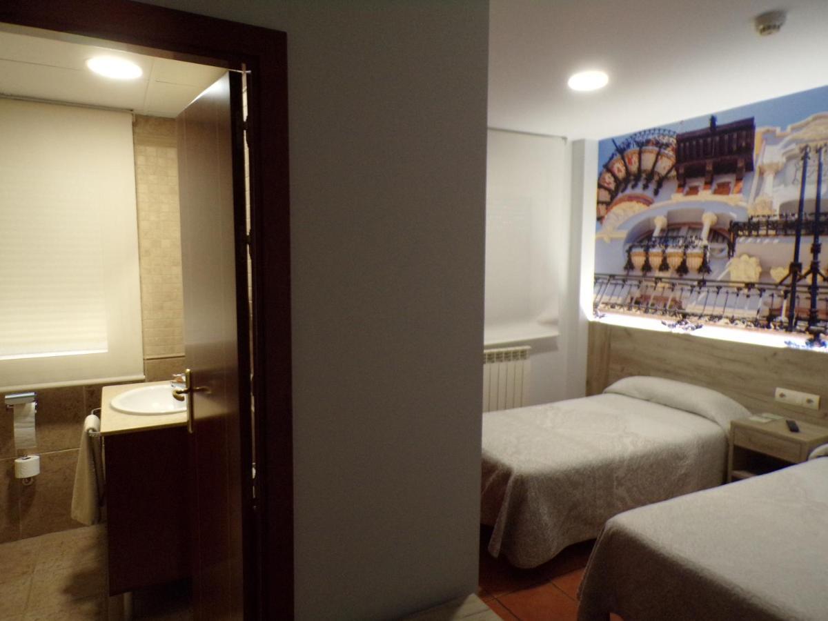 Hostal Serruchi Teruel Bagian luar foto