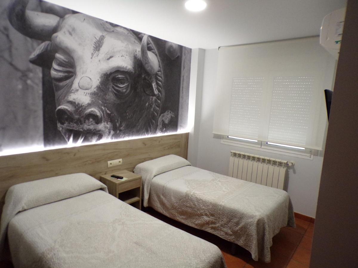 Hostal Serruchi Teruel Bagian luar foto