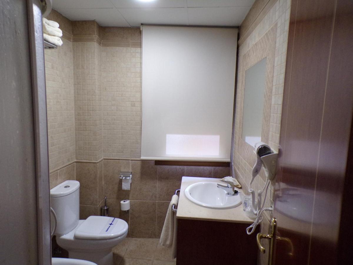 Hostal Serruchi Teruel Bagian luar foto
