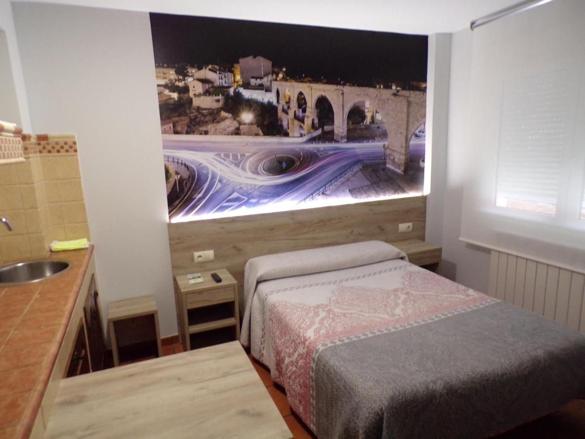Hostal Serruchi Teruel Bagian luar foto