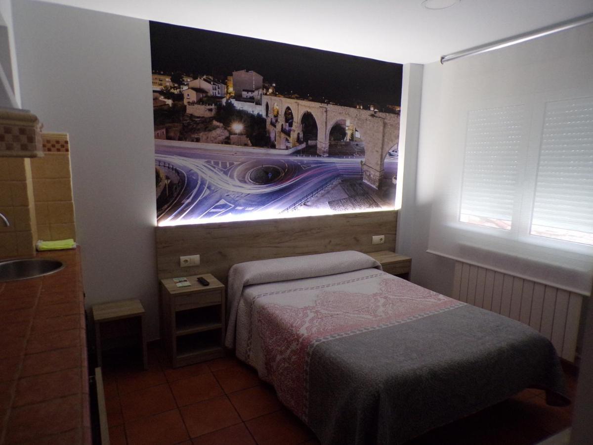 Hostal Serruchi Teruel Bagian luar foto