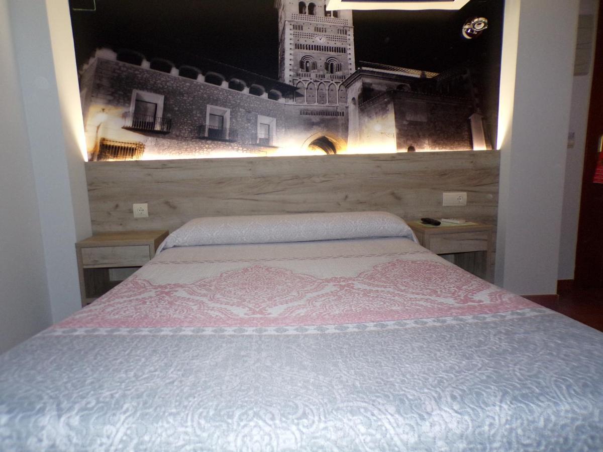 Hostal Serruchi Teruel Bagian luar foto
