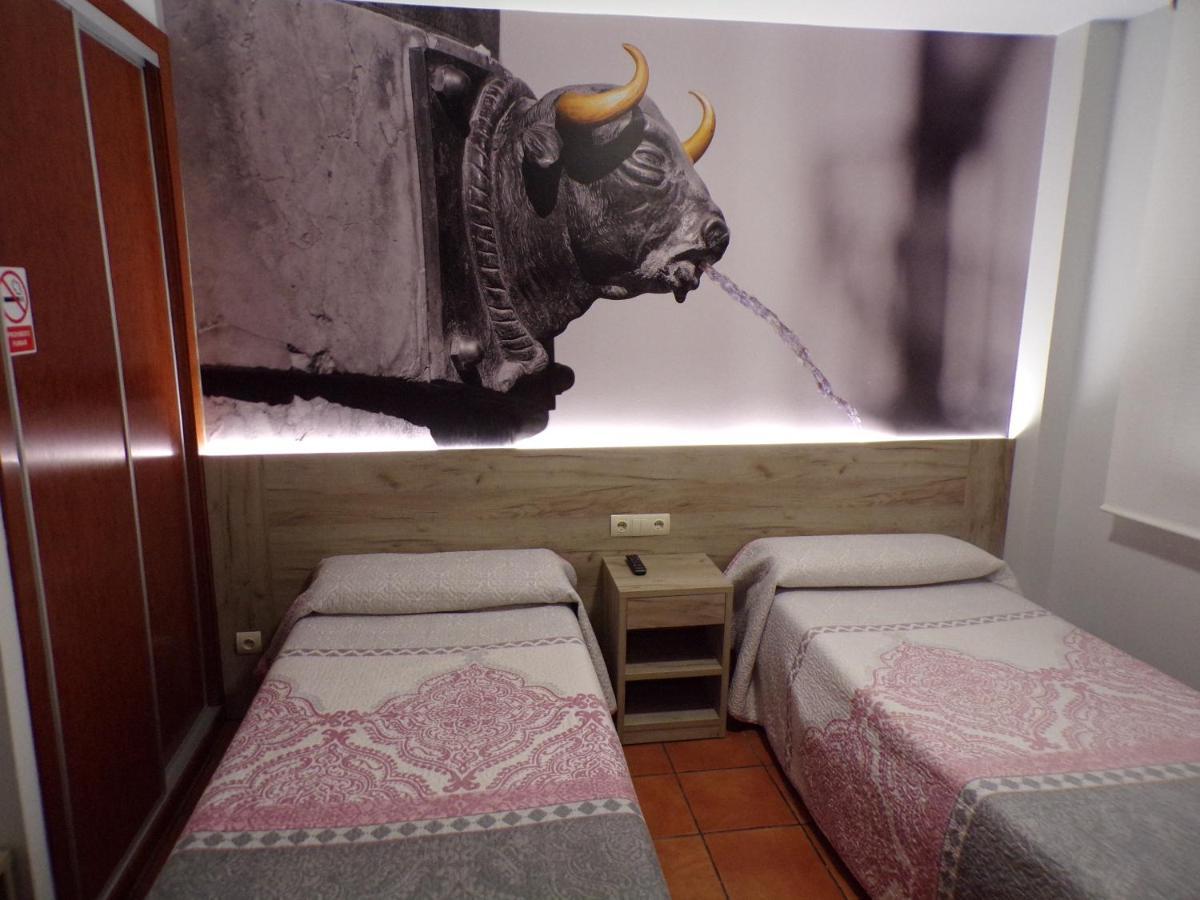 Hostal Serruchi Teruel Bagian luar foto