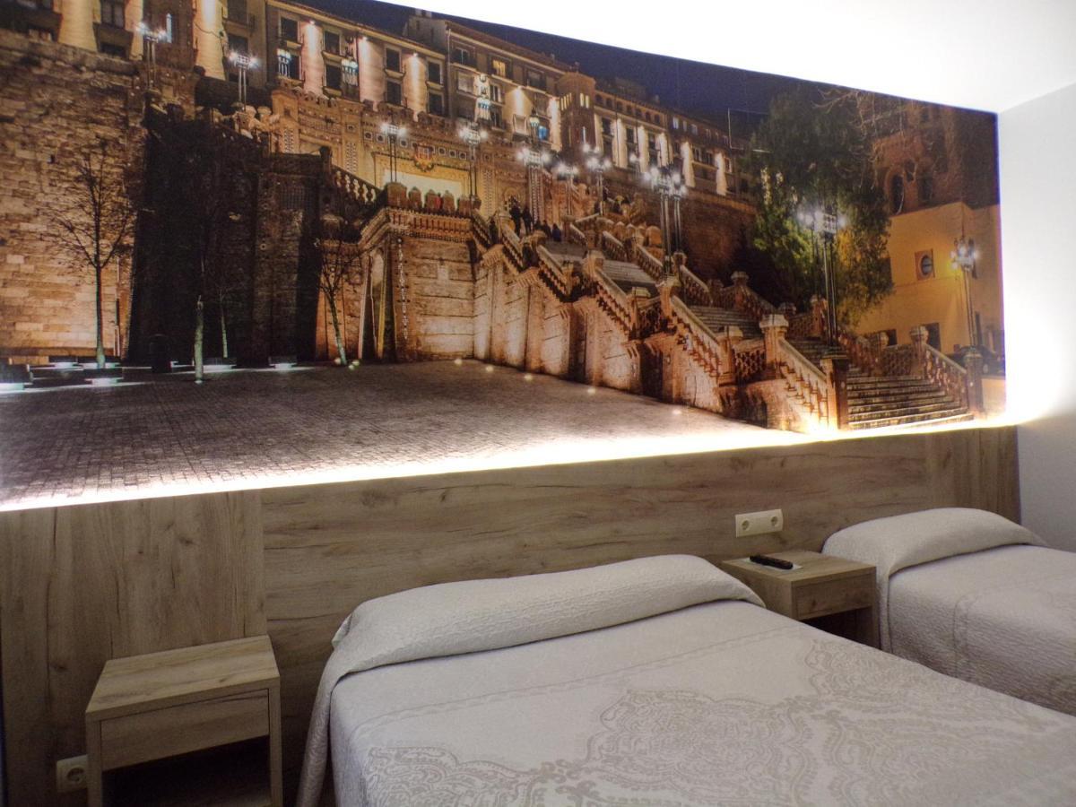 Hostal Serruchi Teruel Bagian luar foto