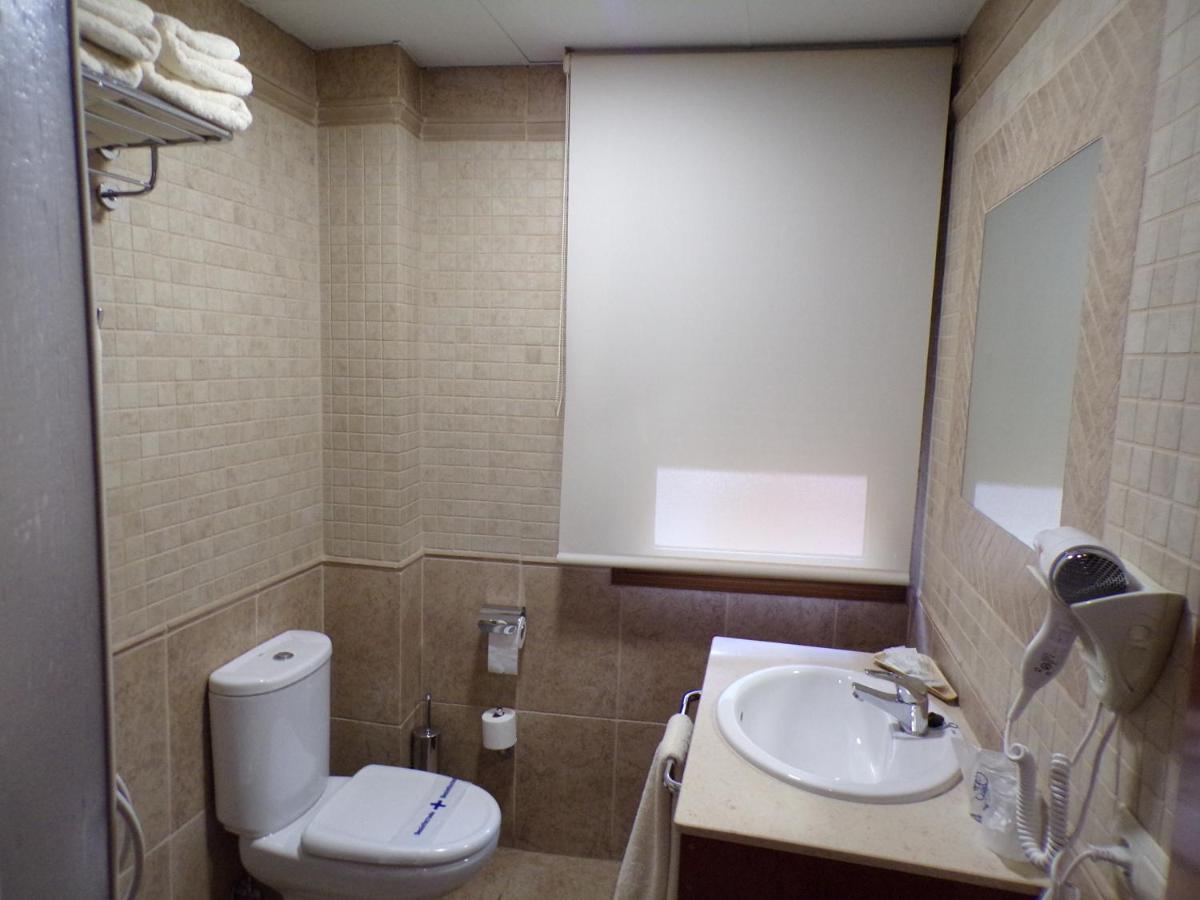Hostal Serruchi Teruel Bagian luar foto