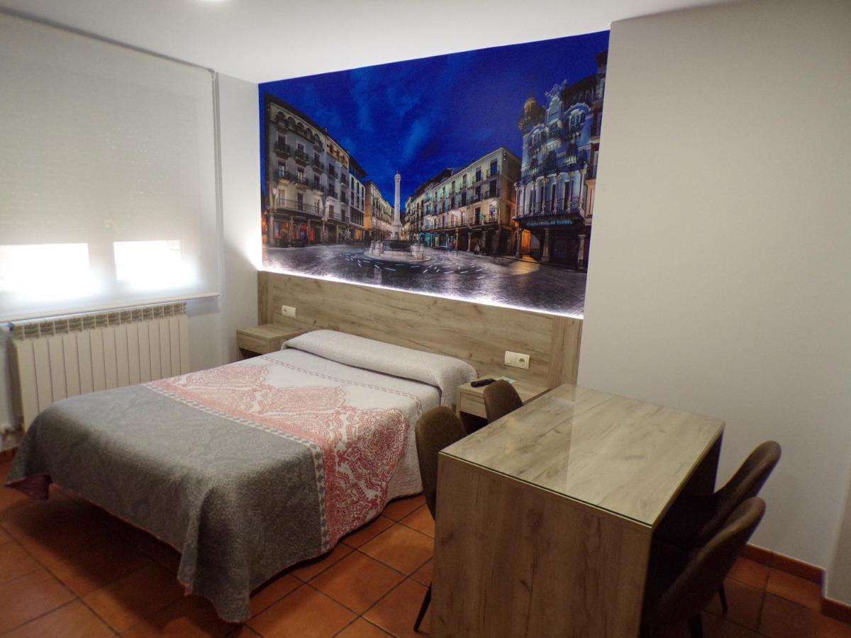 Hostal Serruchi Teruel Bagian luar foto