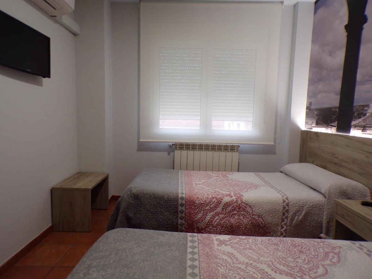 Hostal Serruchi Teruel Bagian luar foto