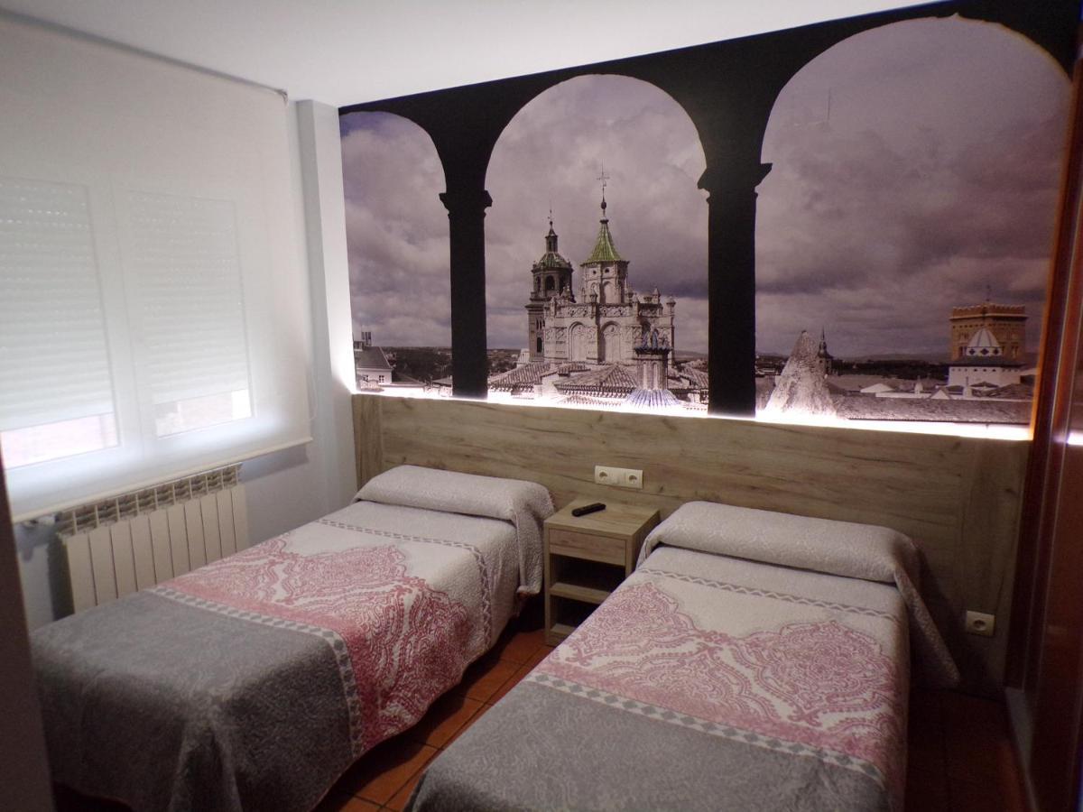 Hostal Serruchi Teruel Bagian luar foto