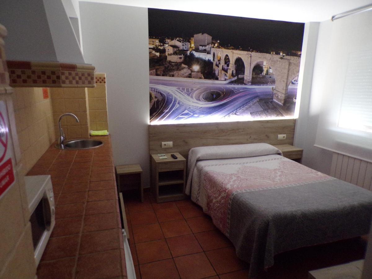 Hostal Serruchi Teruel Bagian luar foto