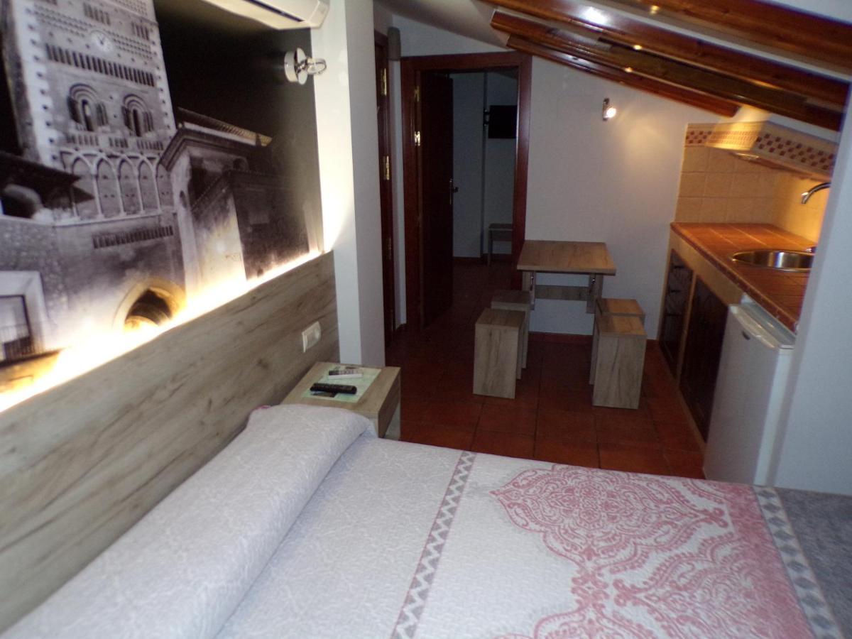 Hostal Serruchi Teruel Bagian luar foto