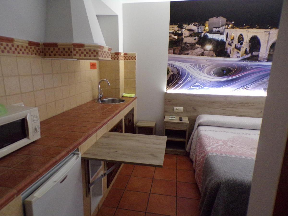 Hostal Serruchi Teruel Bagian luar foto