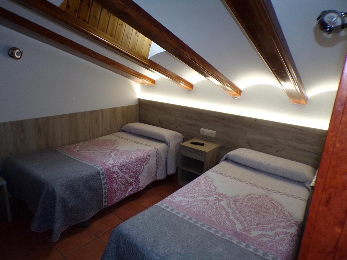Hostal Serruchi Teruel Bagian luar foto