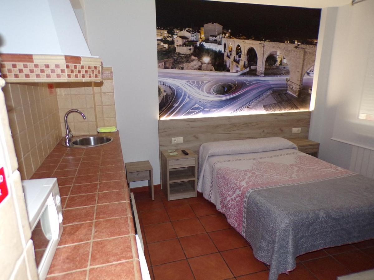 Hostal Serruchi Teruel Bagian luar foto