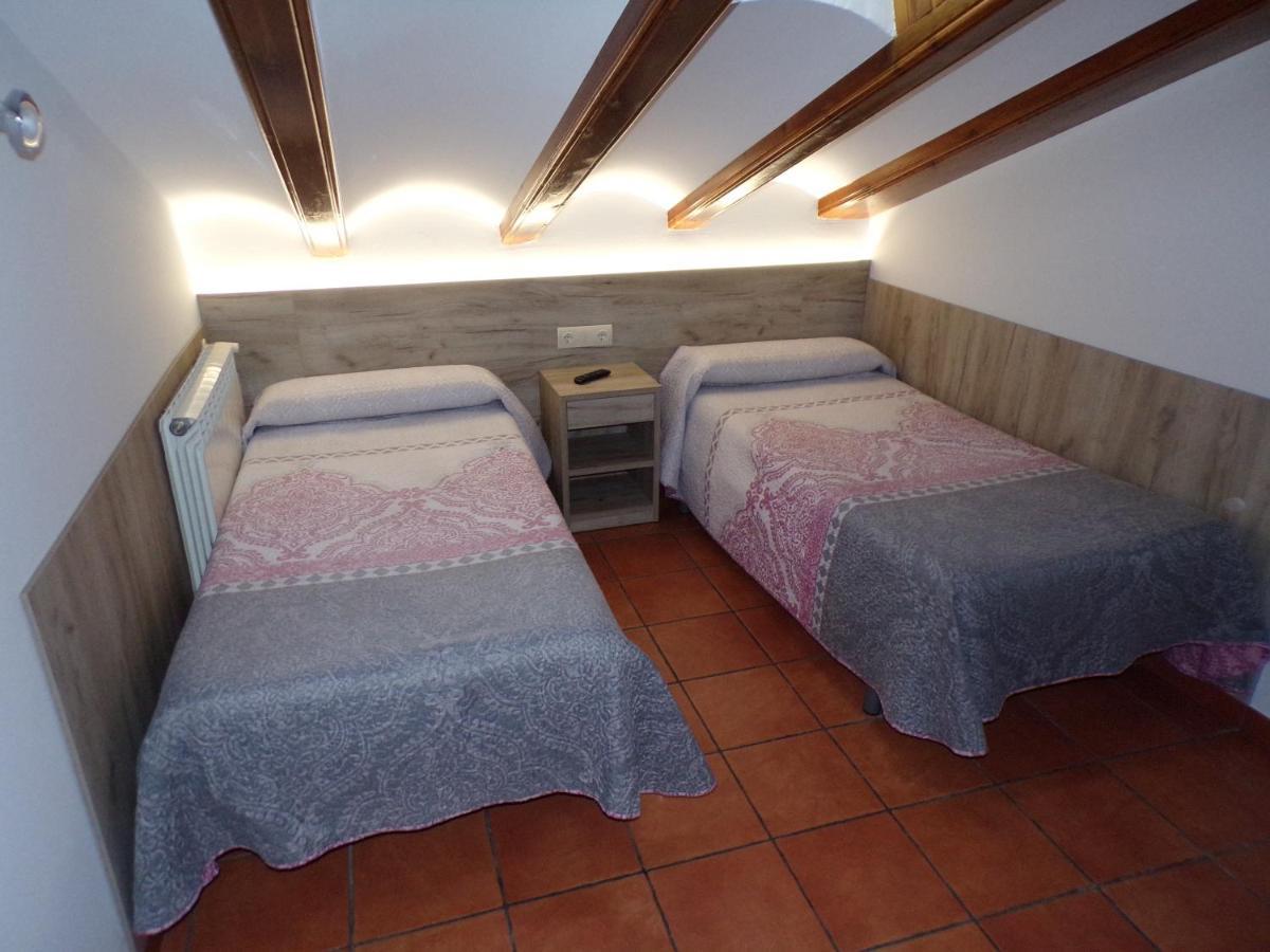Hostal Serruchi Teruel Bagian luar foto