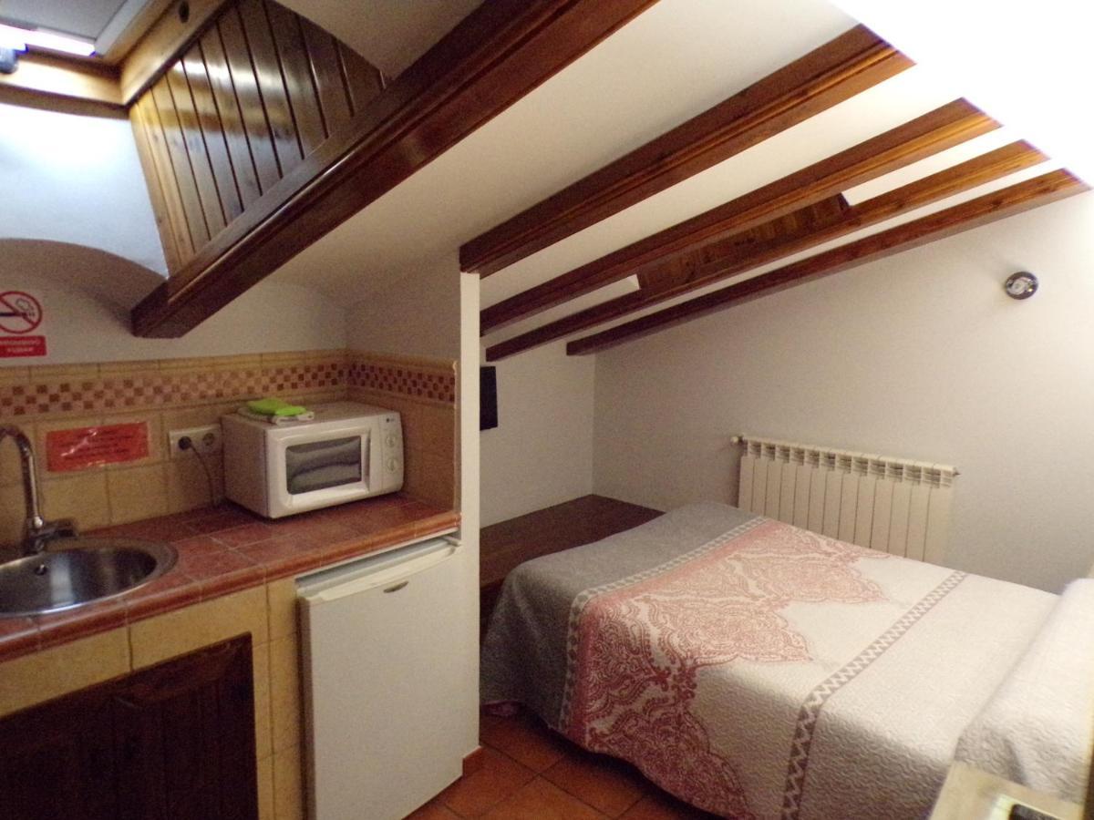 Hostal Serruchi Teruel Bagian luar foto