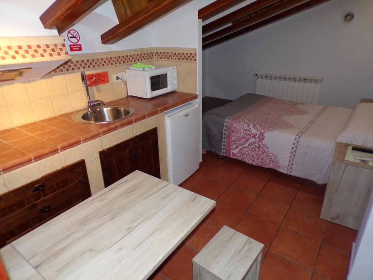 Hostal Serruchi Teruel Bagian luar foto