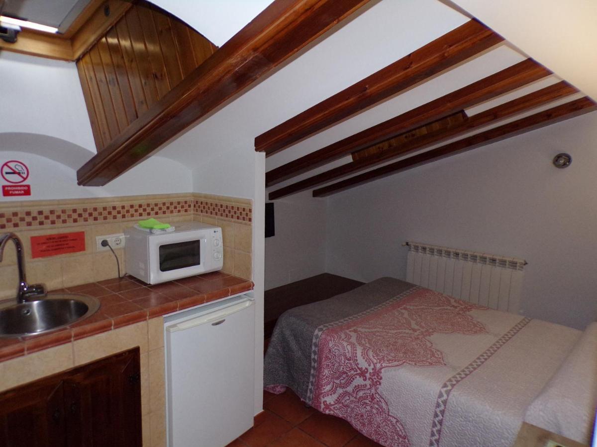 Hostal Serruchi Teruel Bagian luar foto