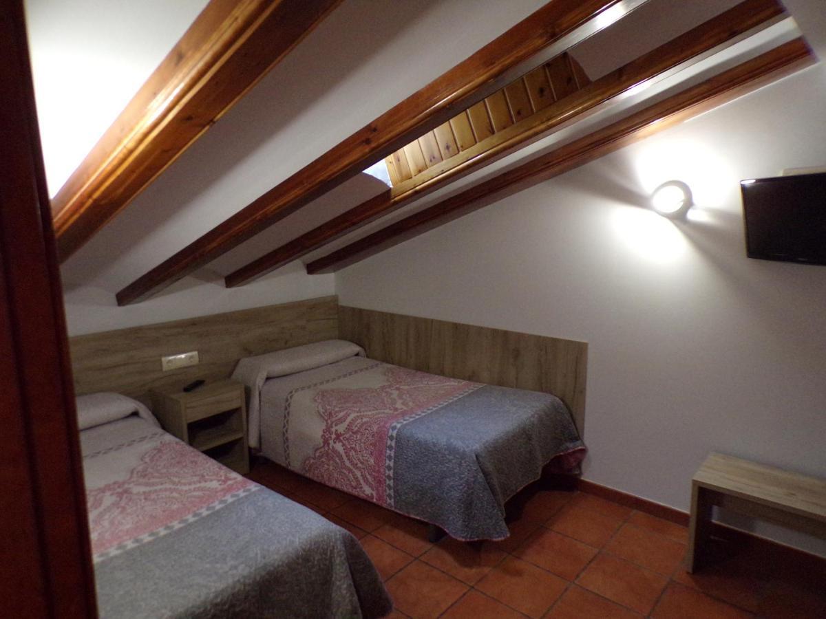 Hostal Serruchi Teruel Bagian luar foto
