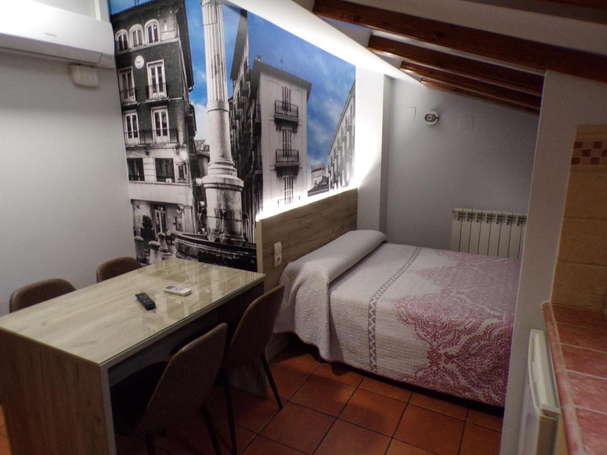 Hostal Serruchi Teruel Bagian luar foto