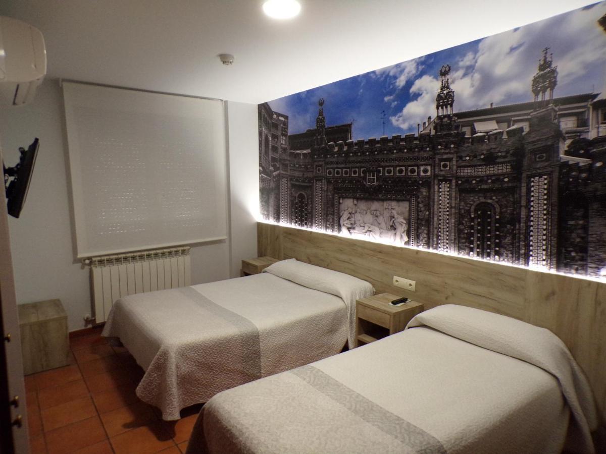 Hostal Serruchi Teruel Bagian luar foto
