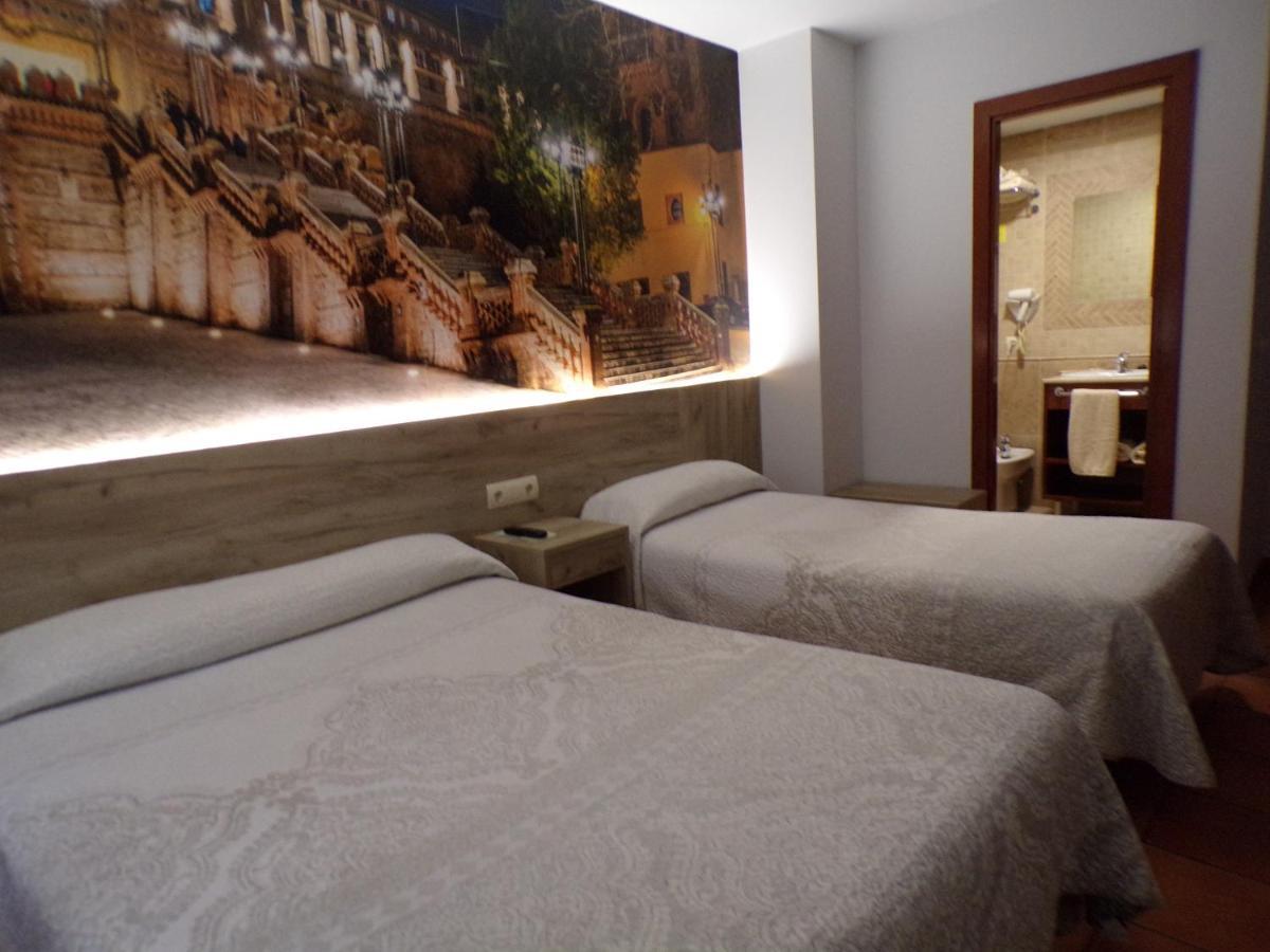 Hostal Serruchi Teruel Bagian luar foto