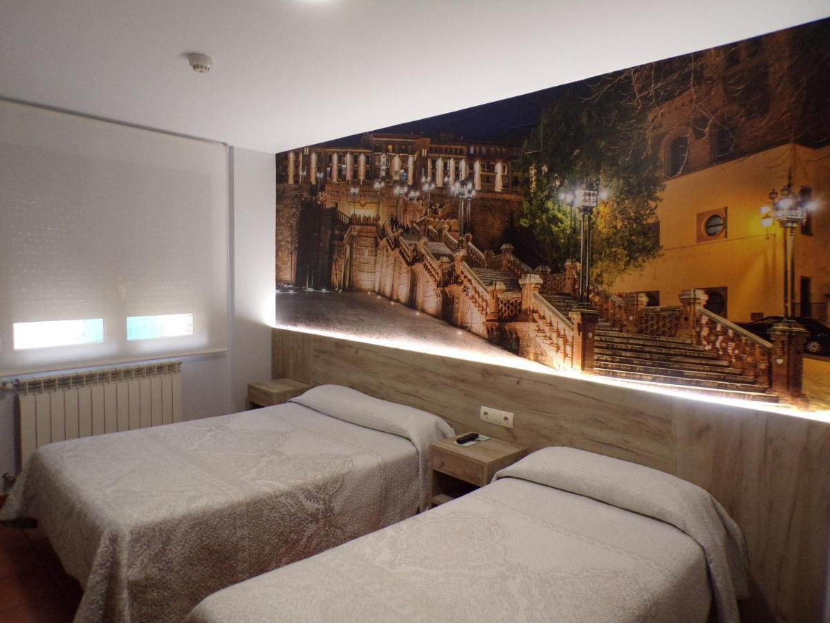 Hostal Serruchi Teruel Bagian luar foto