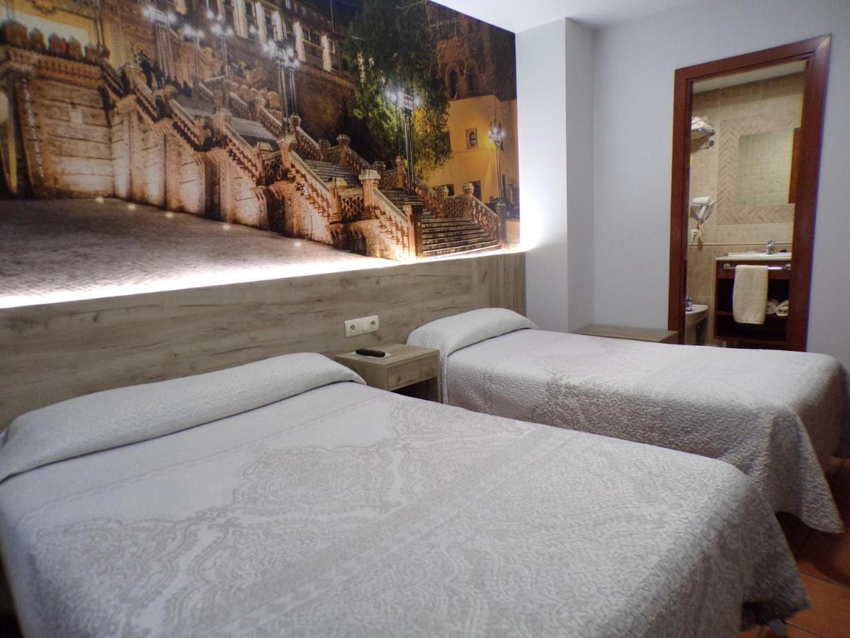 Hostal Serruchi Teruel Bagian luar foto