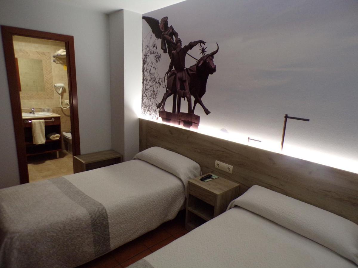 Hostal Serruchi Teruel Bagian luar foto