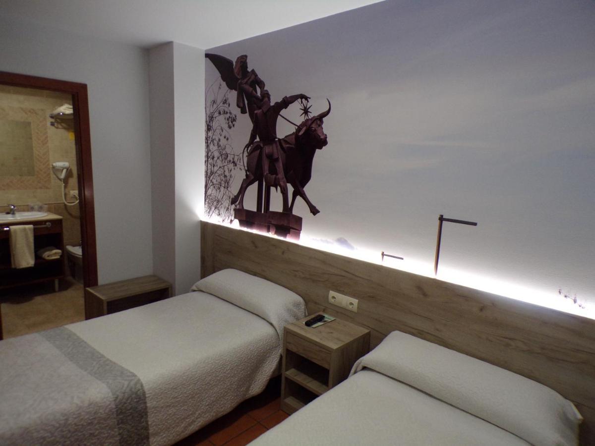 Hostal Serruchi Teruel Bagian luar foto