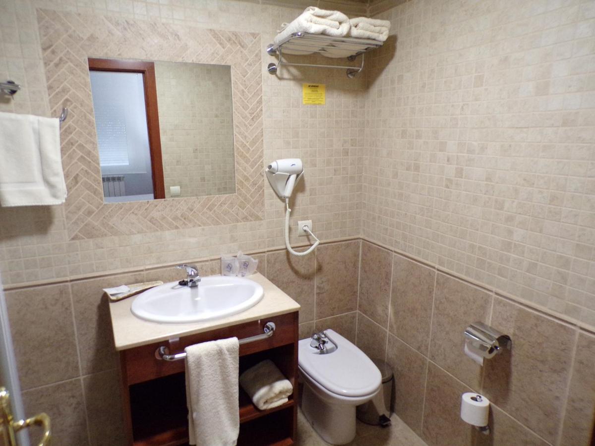 Hostal Serruchi Teruel Bagian luar foto