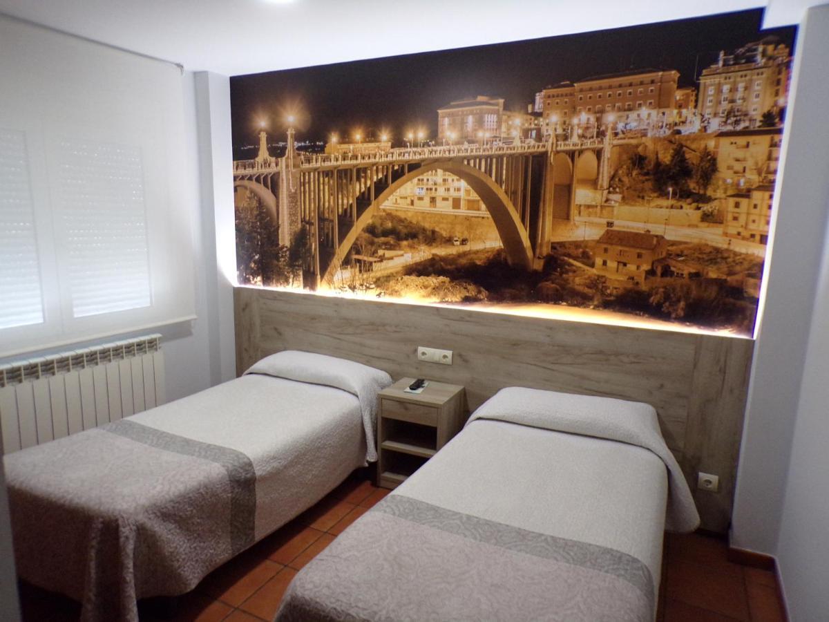 Hostal Serruchi Teruel Bagian luar foto
